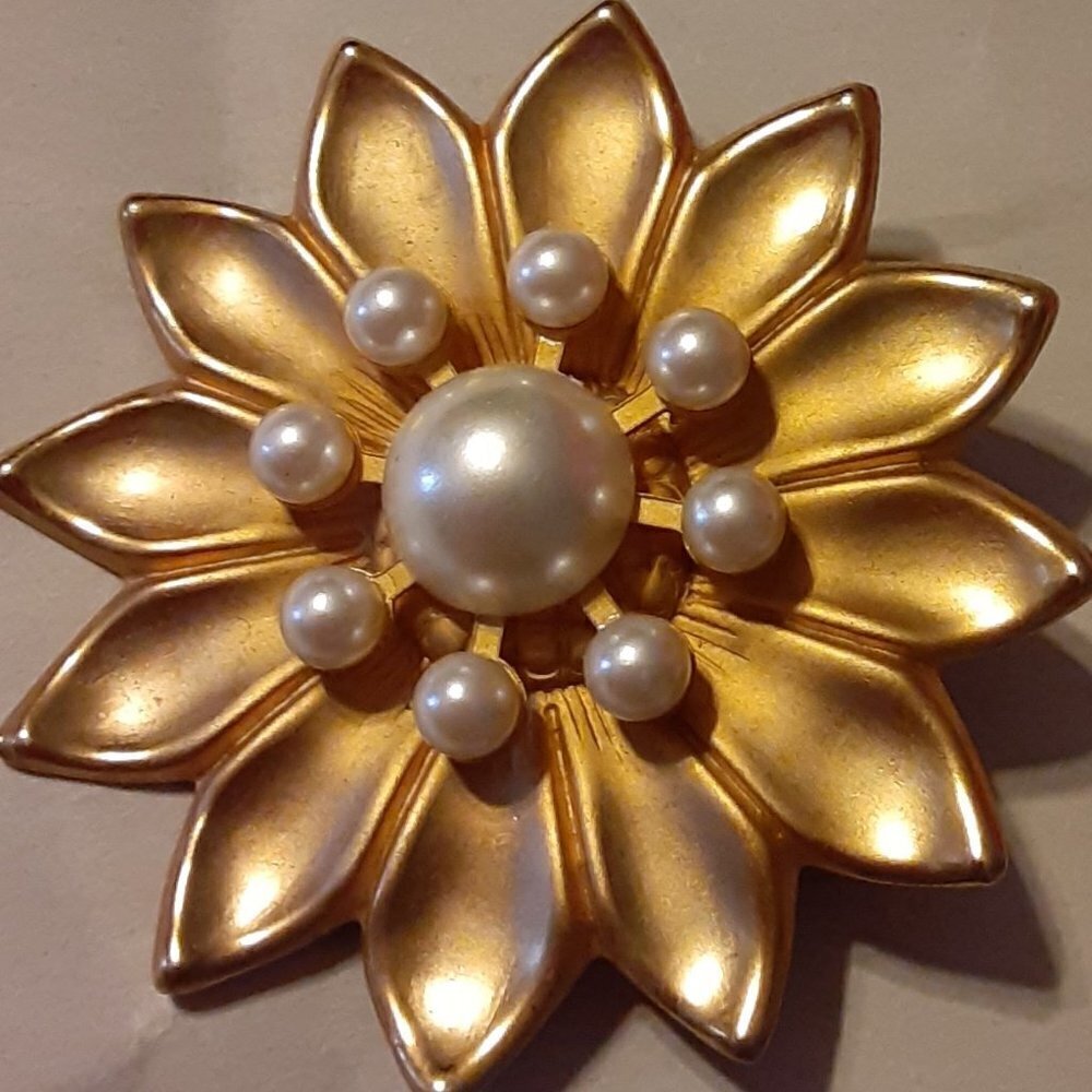 Gold-toned  Flower with Pearls Brooch